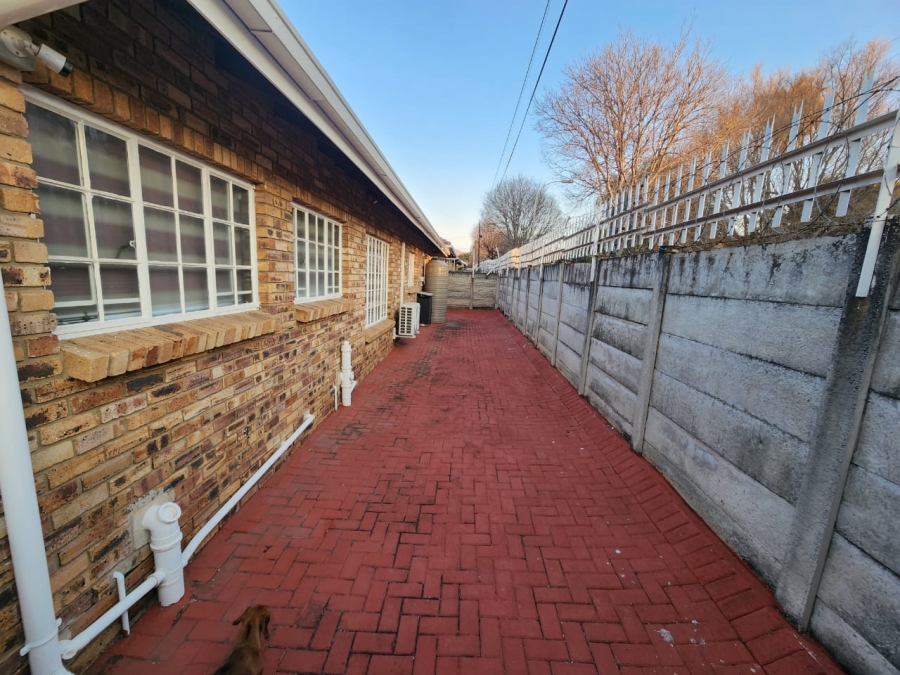 3 Bedroom Property for Sale in Protea Park North West